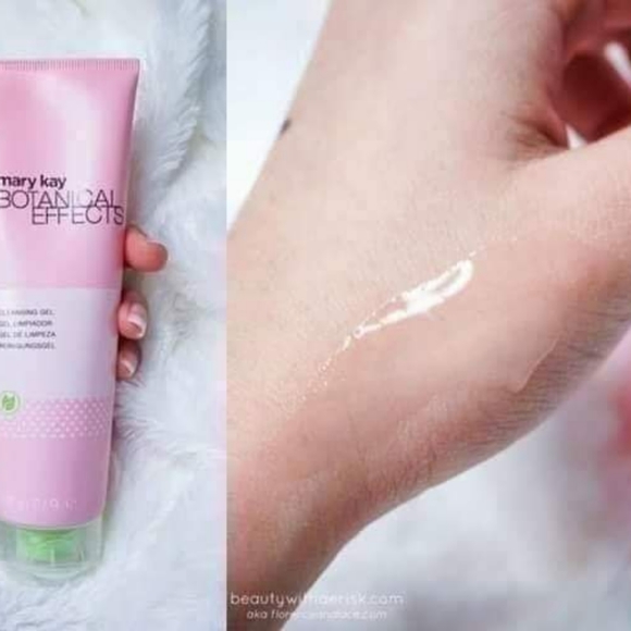 Mary Kay Botanical Effects Cleansing Gel. - Picture 4 of 5